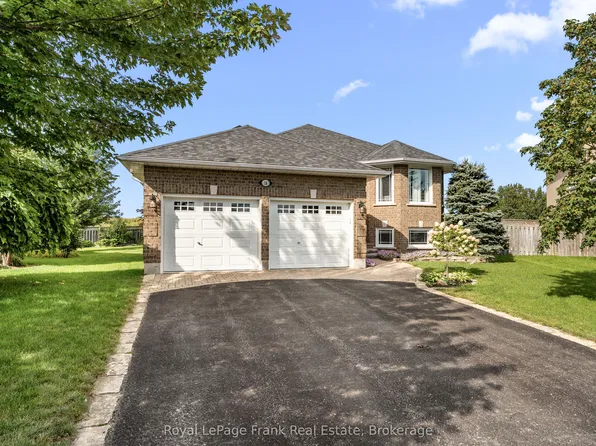18 Matthews Ct, Peterborough, ON K9K 2S8