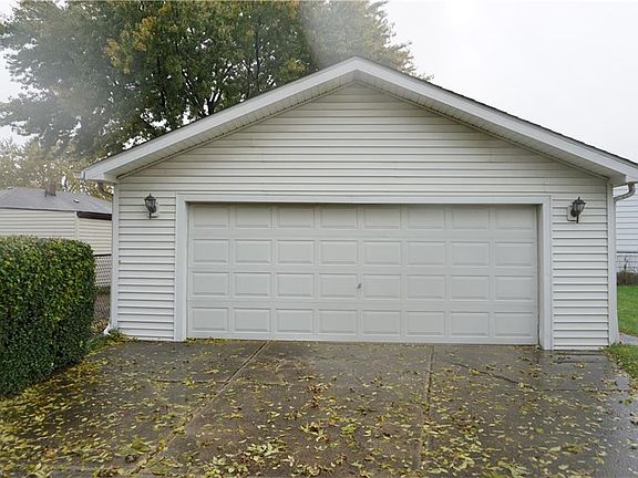 4th image of 16050 Sylvia Dr