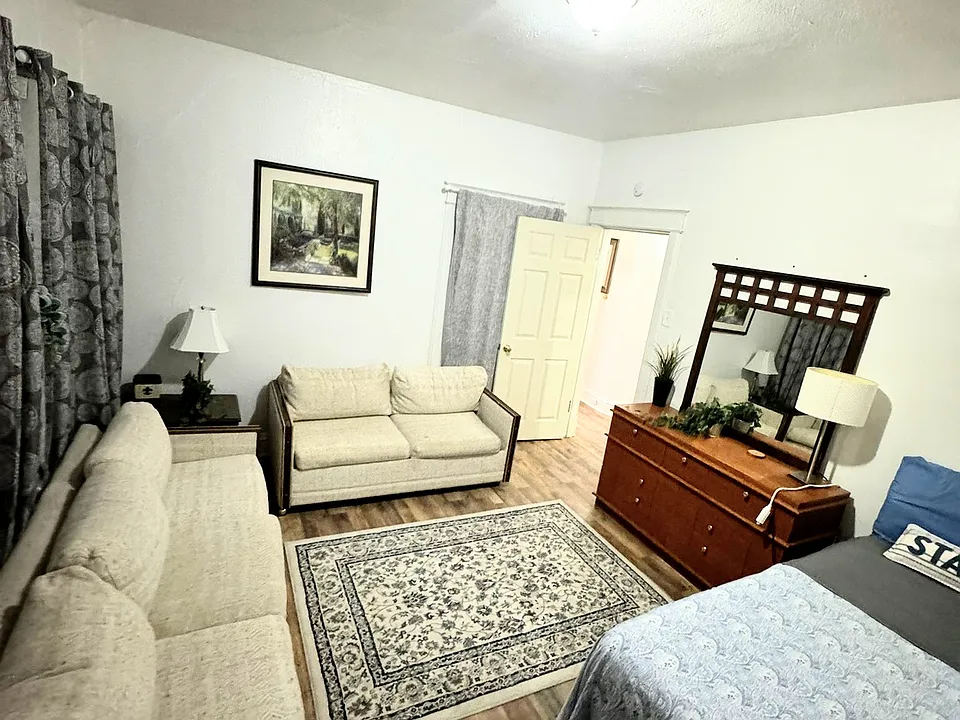 7370 Pasadena Blvd #4