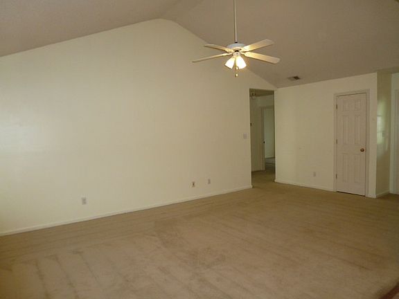 4th image of 548 Holly Run Ct