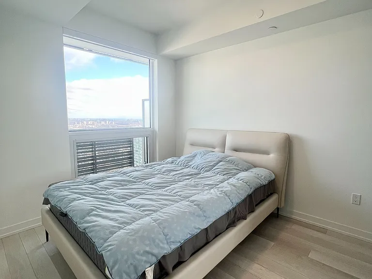 39 Roehampton Ave #3802 — Photo 9