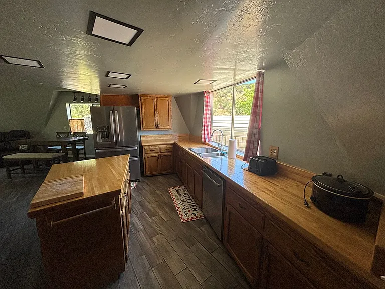 13633 Summit Valley Rd — Photo 42