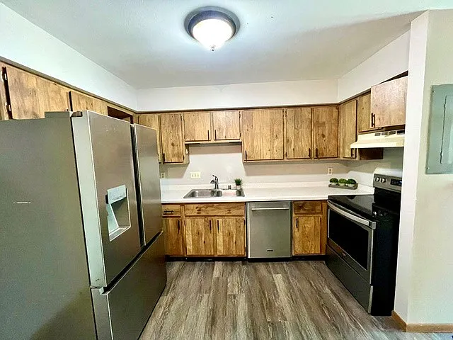N114W16700 Crown Dr #6 — Photo 9