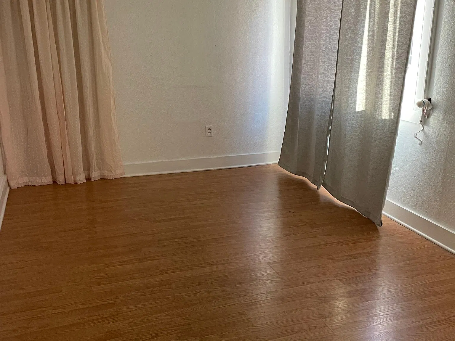 2 bed, 900 sqft, $1,600 — Photo 2