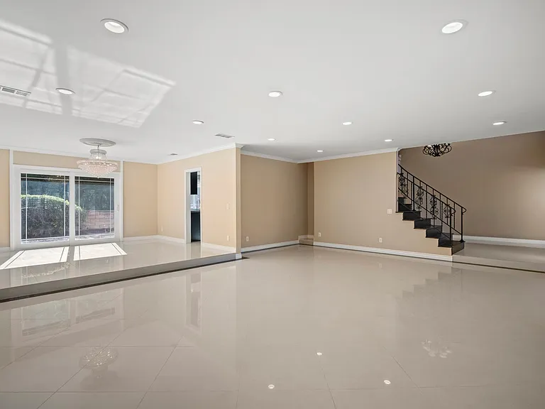 1210 Swarthmore Dr — Photo 5