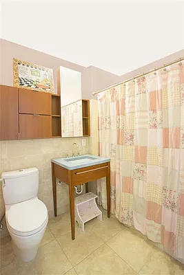 Sold by R New York | media 10