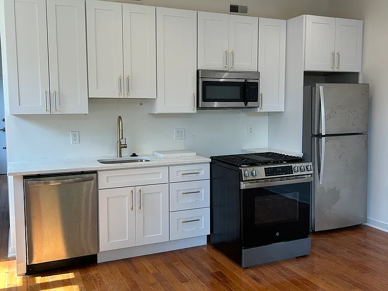 1330 Lombard St #2 — Photo 3