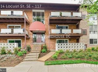 214 Locust St SE APT 117, Vienna, VA 22180