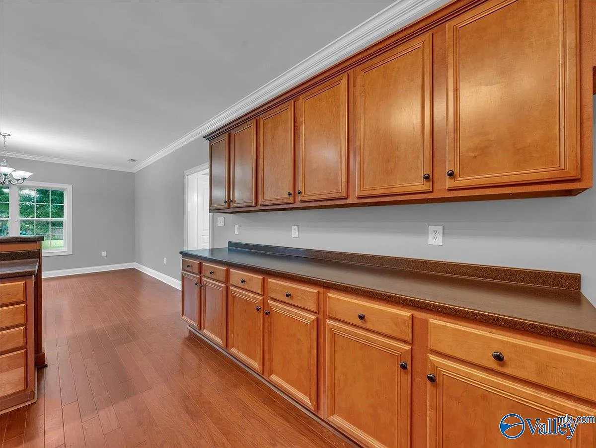 4 bed, 2.0 bath, 2496 sqft, $2,200 — Photo 2