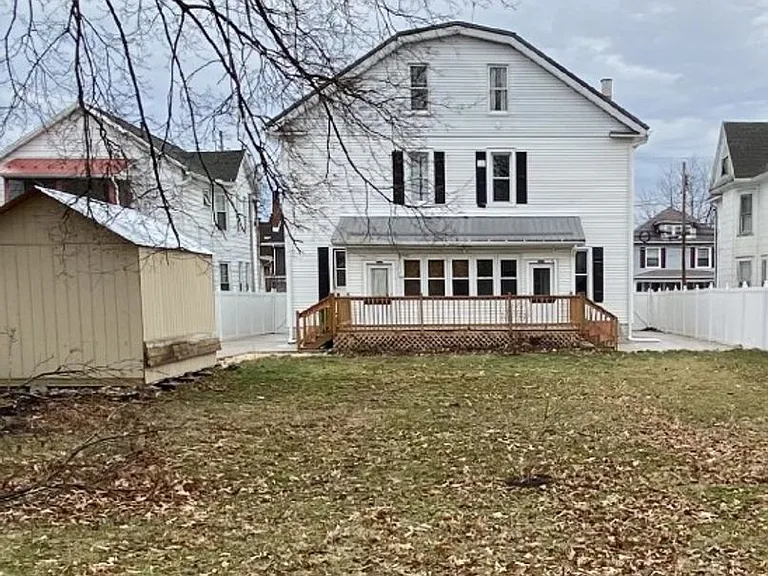211-213 Montgomery Ave — Photo 10