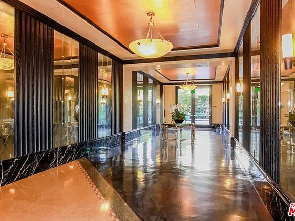 4th image of 849 S Broadway #211