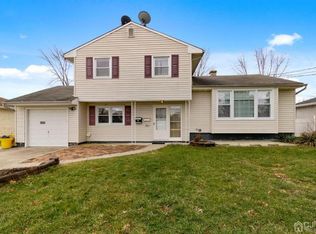 1033 Estates Blvd, Hamilton, NJ 08690