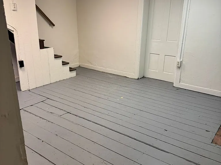 210-212 N Potomac St — Photo 15