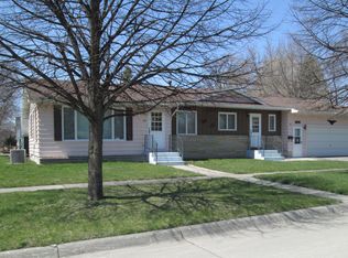 20 4th Ave NW, Britt, IA 50423