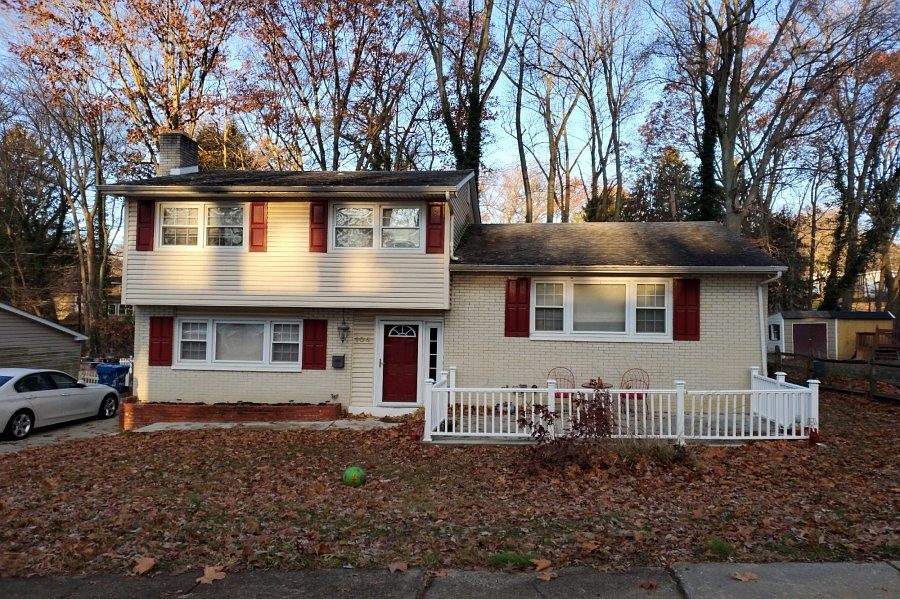 1st image of 104 Newcomb Ct