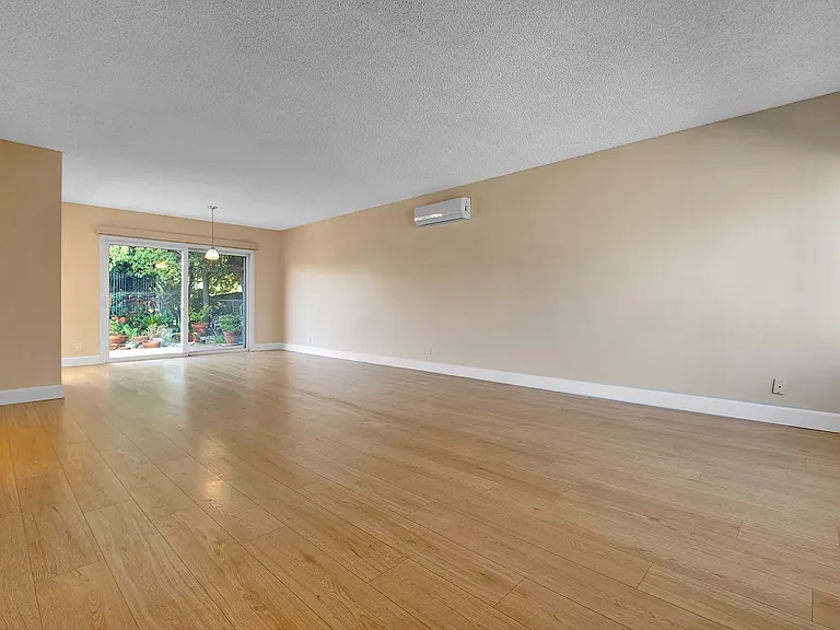 2307 Silver Ridge Ave — Photo 4