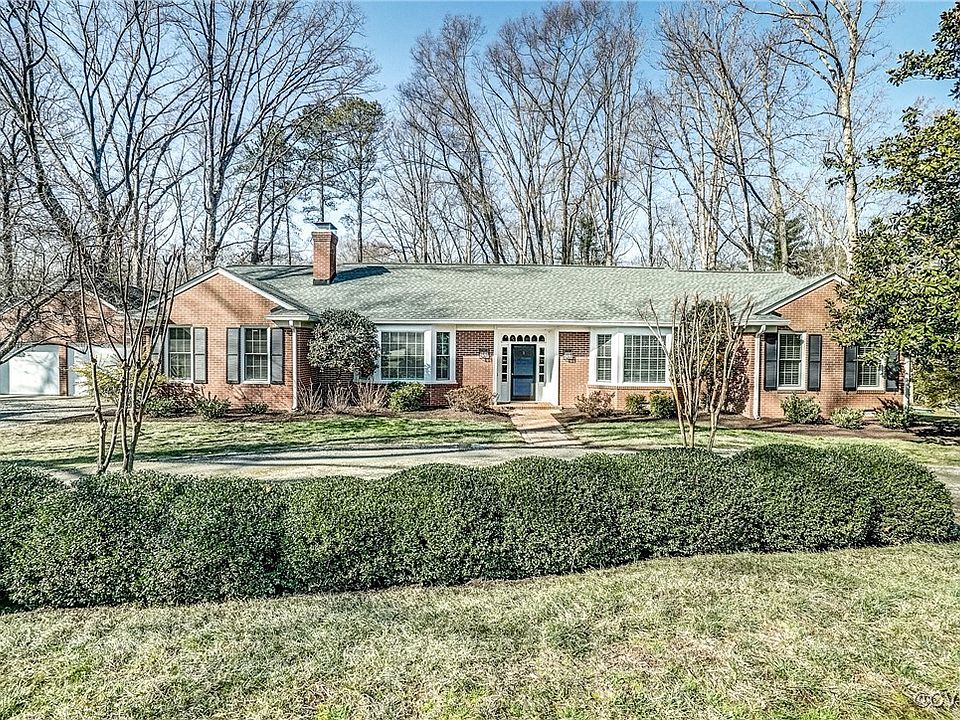 1st image of 302 Sweetbriar Dr