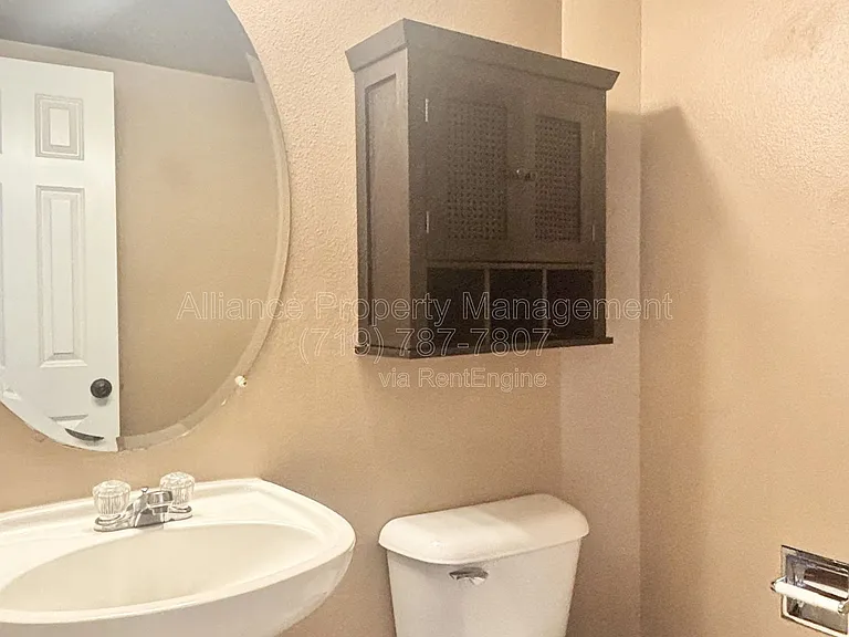 212 Oxbow Dr — Photo 8