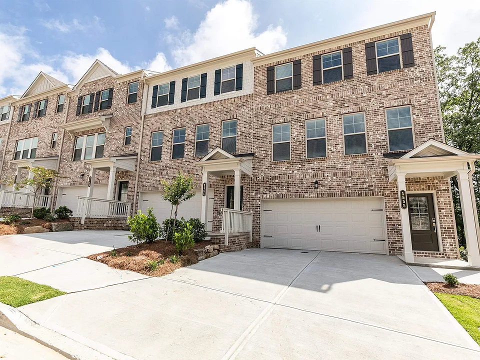 End-unit Kingston exterior offering added privacy and curb appeal.