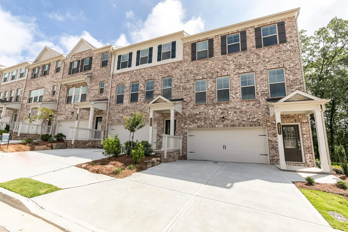 End-unit Kingston exterior offering added privacy and curb appeal.