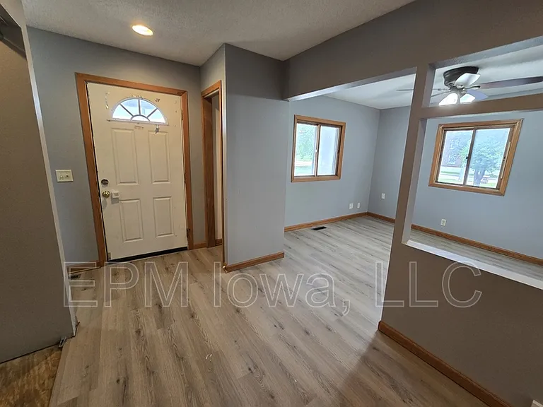 518 E 2nd St — Photo 5