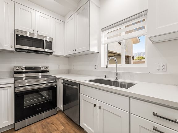 3rd image of 10931 Scoville Ave #10931