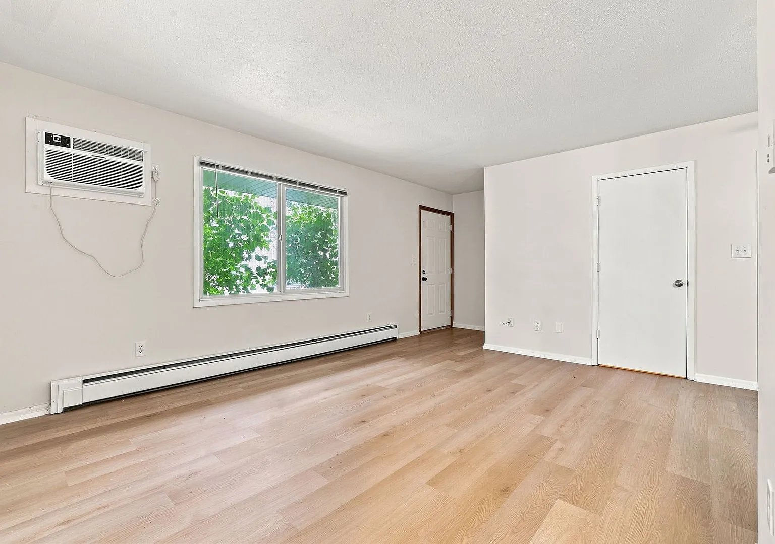 Half Off 1st Months Rent - Newly Renovated - In Unit Laundry — Photo 4