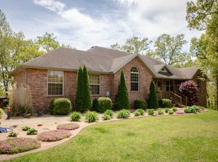 1880 W Finley River Dr, Nixa, MO 65714