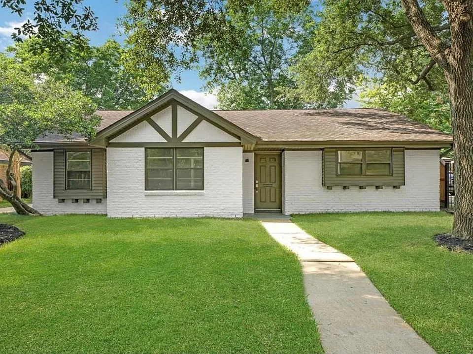 5822 Belrose Dr