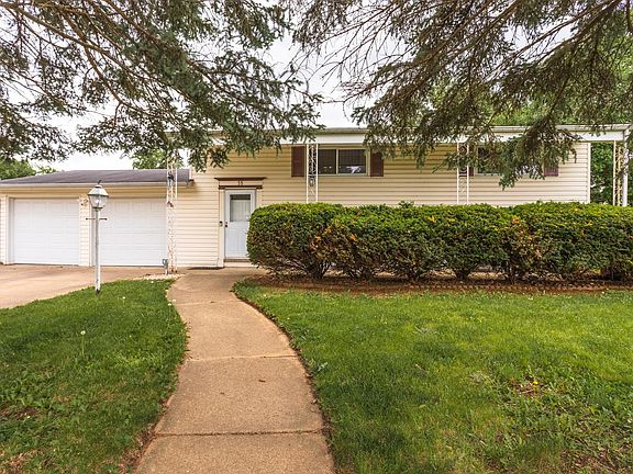 4th image of 18 Oakwood Dr