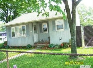 1749 5th Ave, Bay Shore, NY 11706