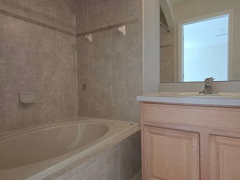 16661 Cedar Crest Dr — Photo 30