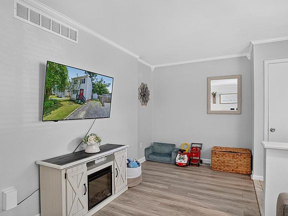 3rd image of 415 Fairmount Dr