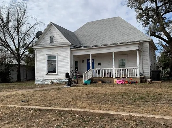 1104 S Pecan St, Brady, TX 76825