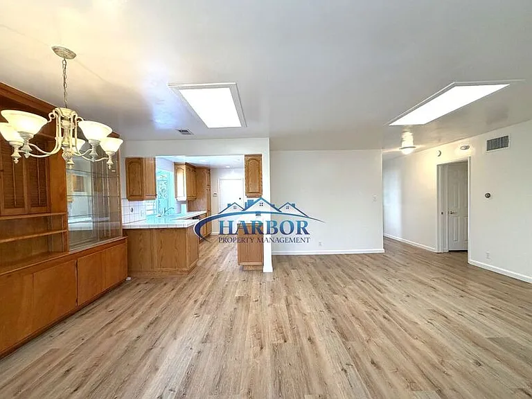 2028 Elberon St — Photo 7