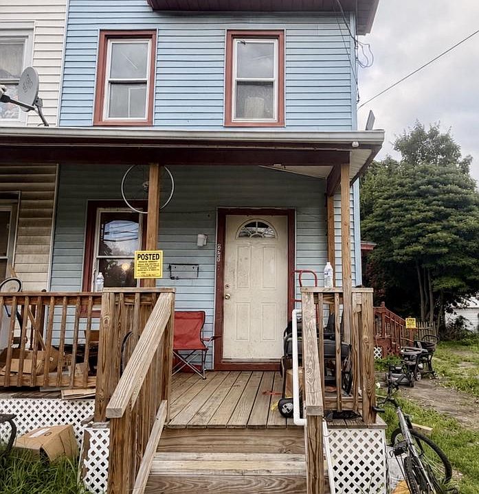 1st image of 225 E High St