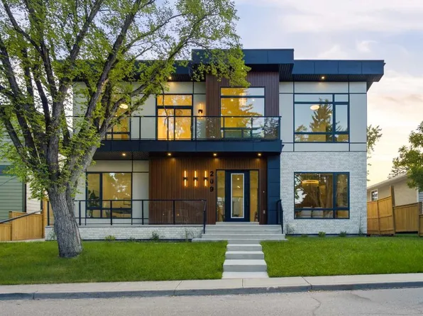 209 E Windermere Rd SW, Calgary, AB T3C 3K9