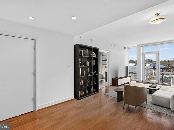 3rd image of 6820 Wisconsin Ave #5004