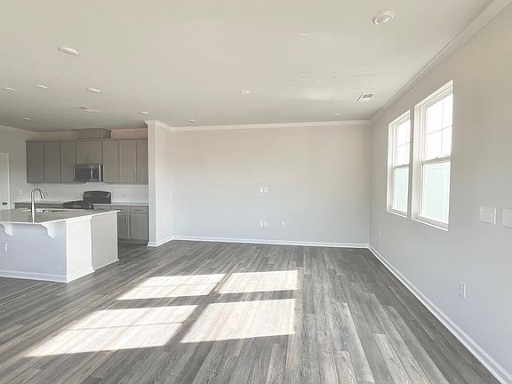 4th image of 5929 Woodlawn Dr