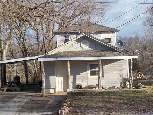 1st image of 270 Boundary St