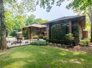27W221 Mack Rd, Wheaton, IL 60189