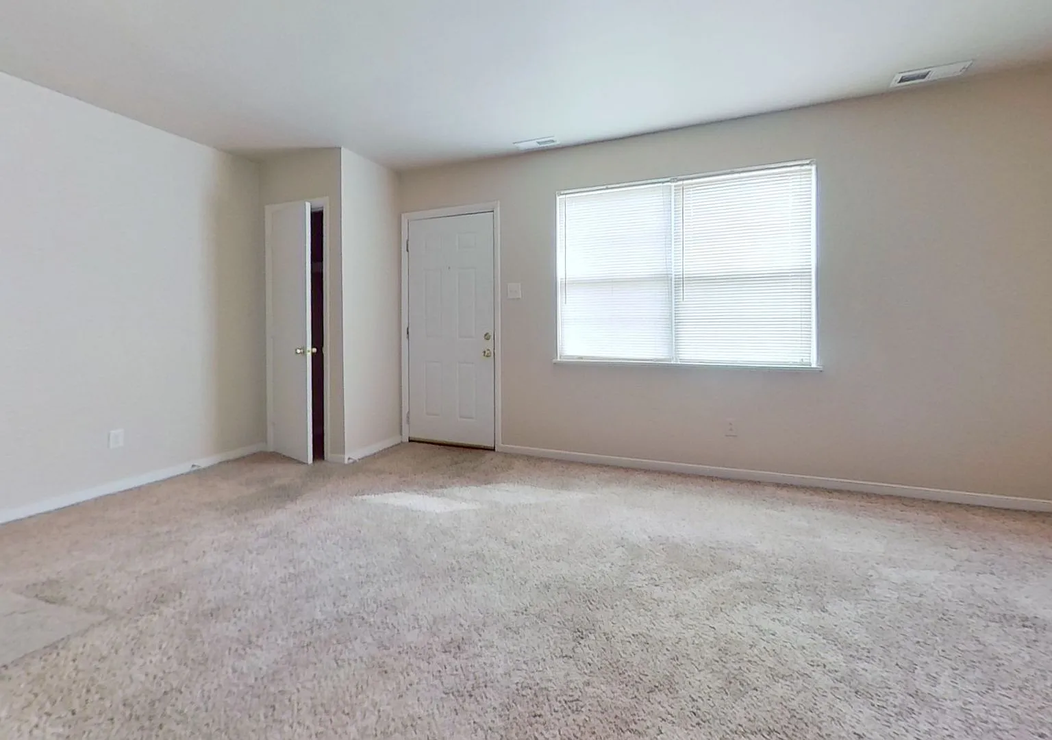 2908 Apartments — Photo 3
