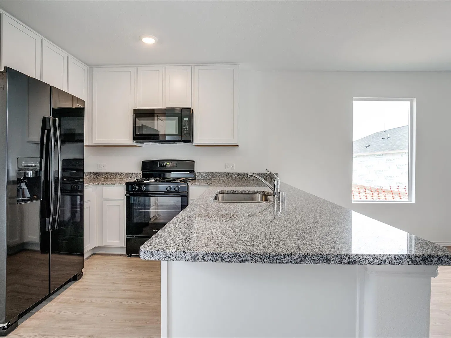 3 bed, 1407 sqft, $1,950 — Photo 2
