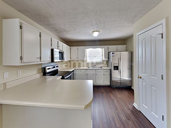 4th image of 2825 Islington Dr