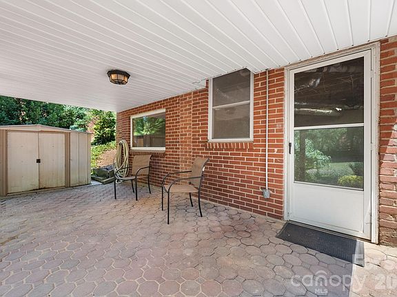 4th image of 407 10th Street Dr NW
