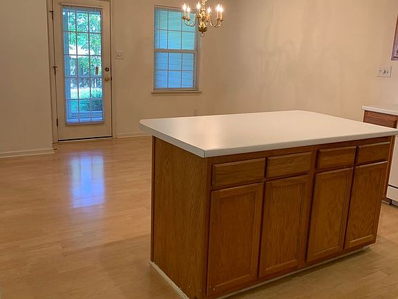 4th image of 150 Springwood Ln