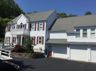 3 Carriage Hill Dr, Rockland, MA 02370