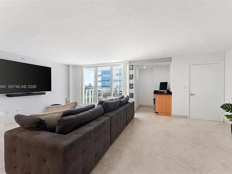 6917 Collins Ave #607 — Photo 9
