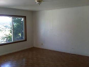 4th image of 2911 Sargent Ave