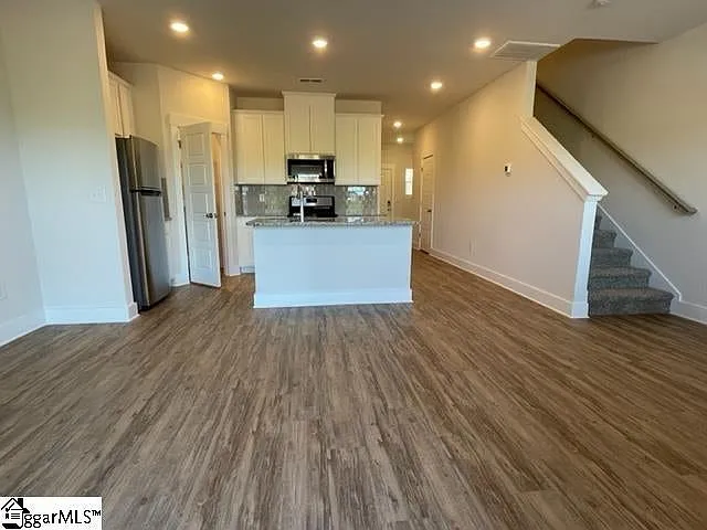 3 bed, 2.5 bath, $1,600 — Photo 3